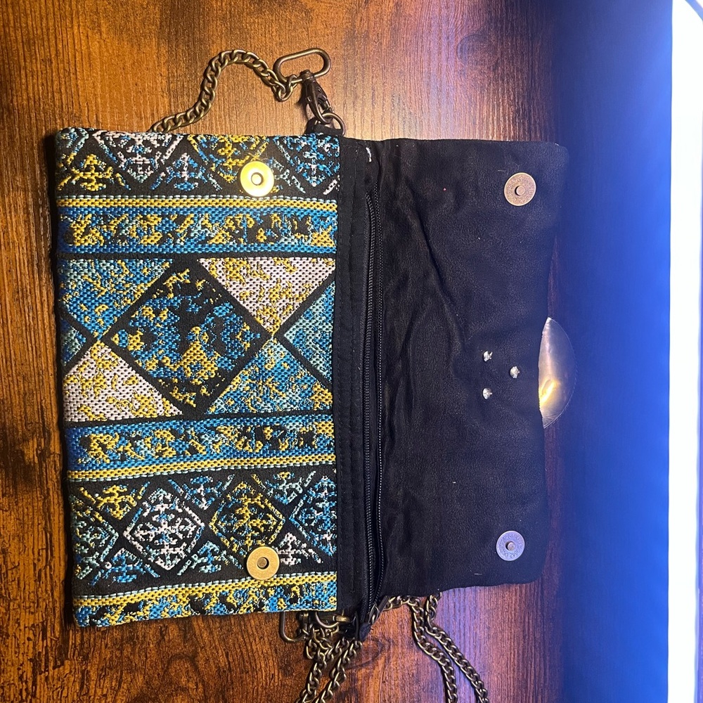 Boho Western Tapestry Crossbody Clutch w/ Statement Stone Concho & Chain Strap - Picture 6 of 13